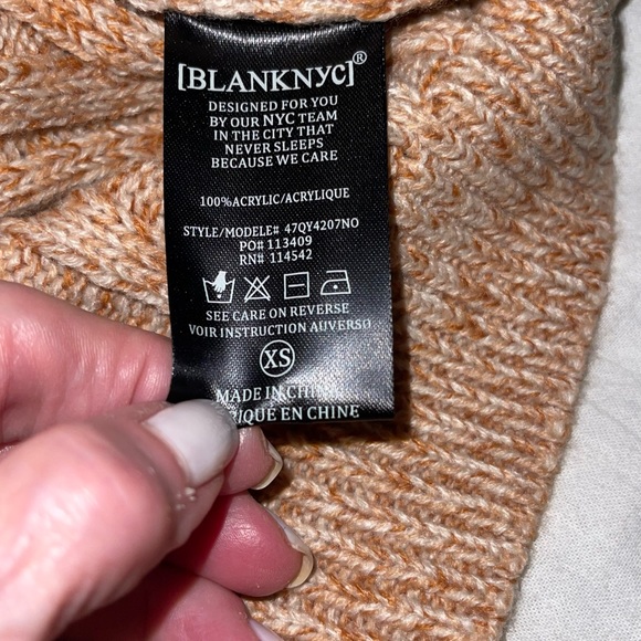 NWT- BlankNYC- Cozy Crew Neck Sweater - oversized for an XS Premium Quality - Picture 9 of 13